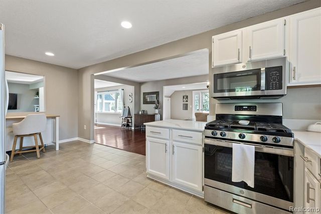 3525 Buss Drive, Walled Lake, MI 48390