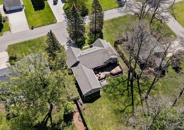 3525 Buss Drive, Walled Lake, MI 48390