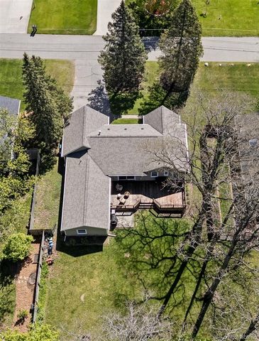 3525 Buss Drive, Walled Lake, MI 48390