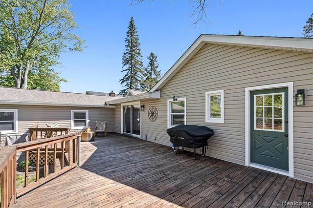 3525 Buss Drive, Walled Lake, MI 48390