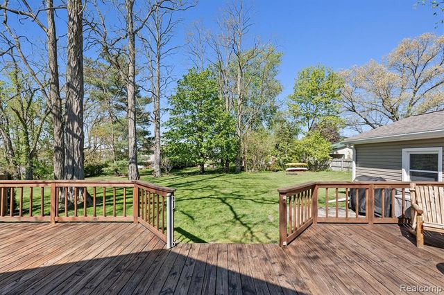 3525 Buss Drive, Walled Lake, MI 48390