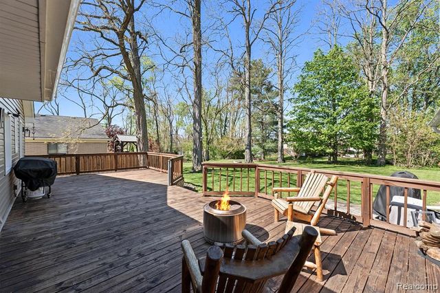3525 Buss Drive, Walled Lake, MI 48390