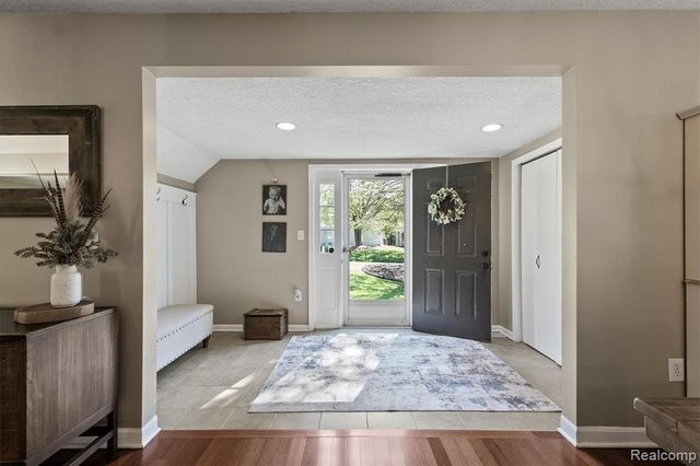 3525 Buss Drive, Walled Lake, MI 48390