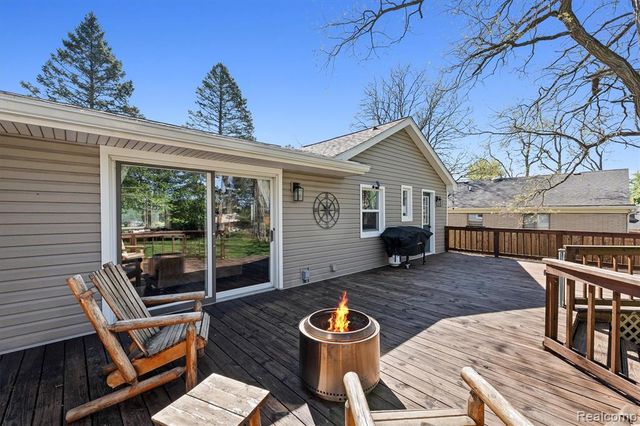 3525 Buss Drive, Walled Lake, MI 48390