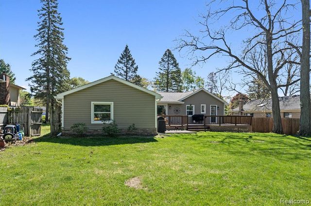 3525 Buss Drive, Walled Lake, MI 48390