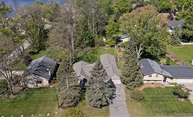 3525 Buss Drive, Walled Lake, MI 48390