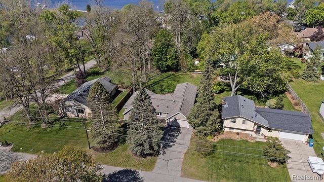 3525 Buss Drive, Walled Lake, MI 48390