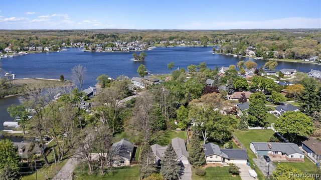 3525 Buss Drive, Walled Lake, MI 48390