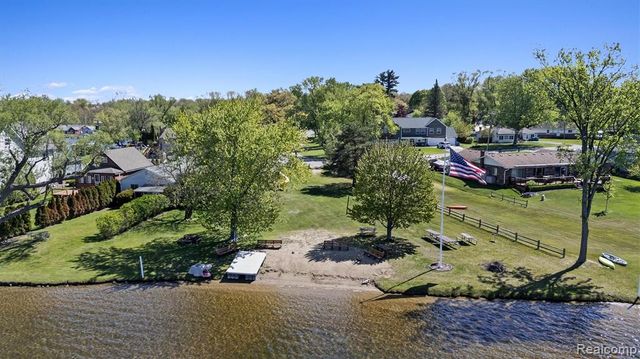 3525 Buss Drive, Walled Lake, MI 48390
