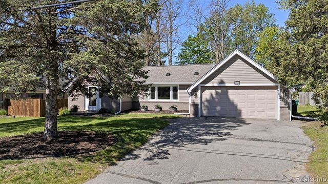 3525 Buss Drive, Walled Lake, MI 48390