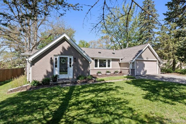 3525 Buss Drive, Walled Lake, MI 48390