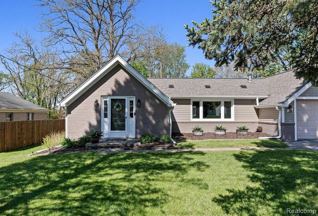3525 Buss Drive, Walled Lake, MI 48390