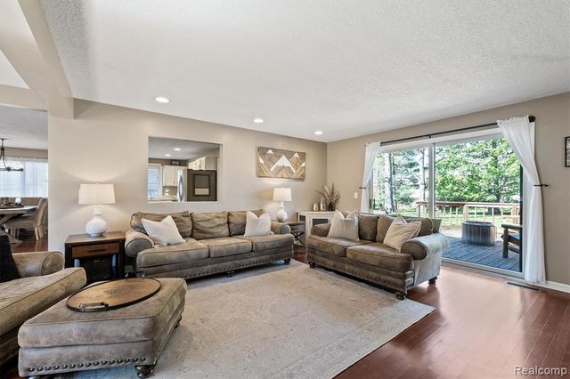 3525 Buss Drive, Walled Lake, MI 48390