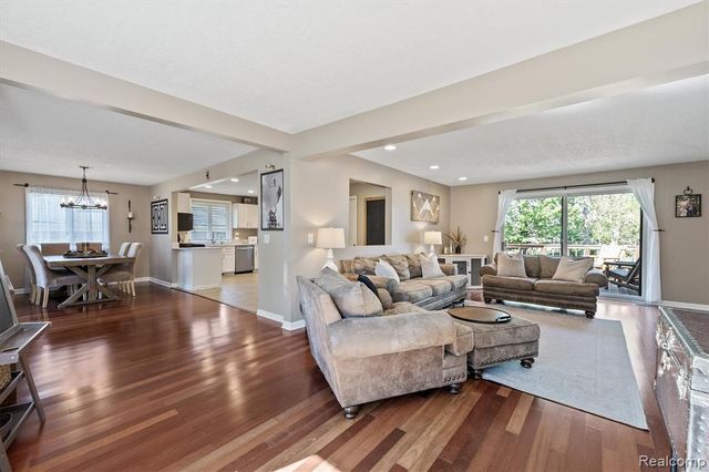3525 Buss Drive, Walled Lake, MI 48390