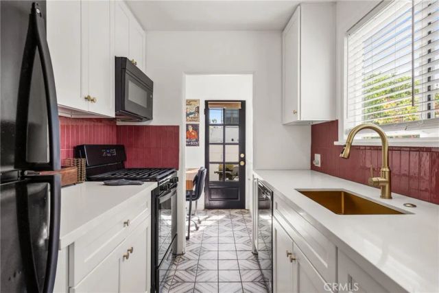 5512 Willowcrest, North Hollywood, CA 91601