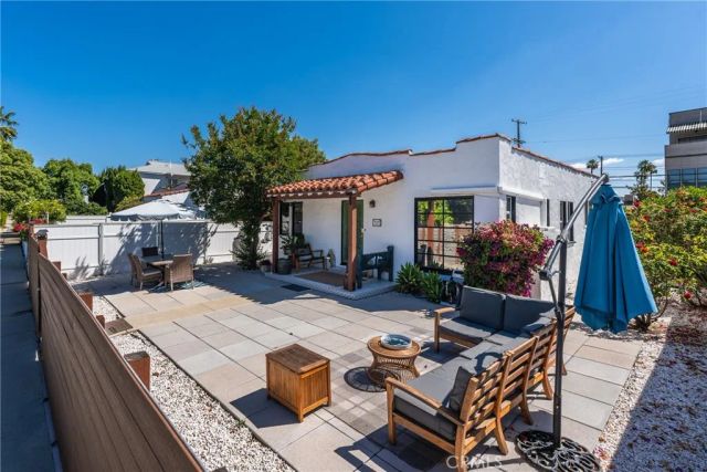5512 Willowcrest, North Hollywood, CA 91601