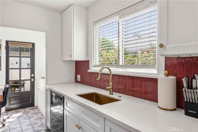5512 Willowcrest, North Hollywood, CA 91601
