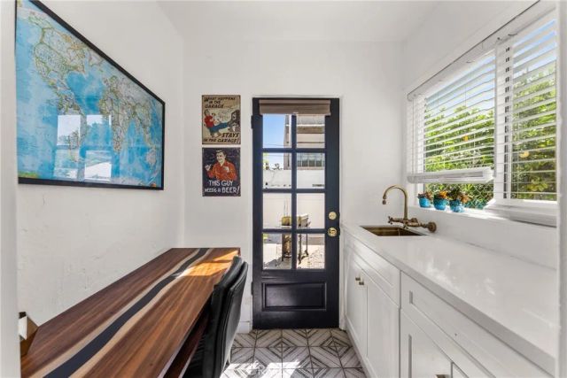 5512 Willowcrest, North Hollywood, CA 91601