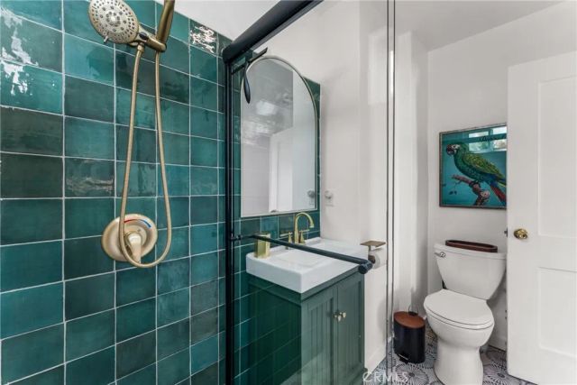5512 Willowcrest, North Hollywood, CA 91601