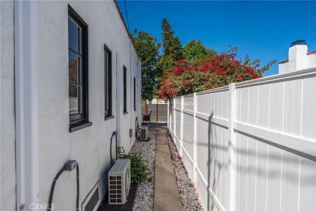 5512 Willowcrest, North Hollywood, CA 91601
