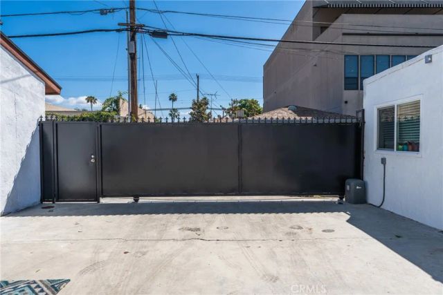 5512 Willowcrest, North Hollywood, CA 91601