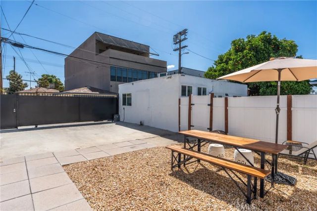 5512 Willowcrest, North Hollywood, CA 91601