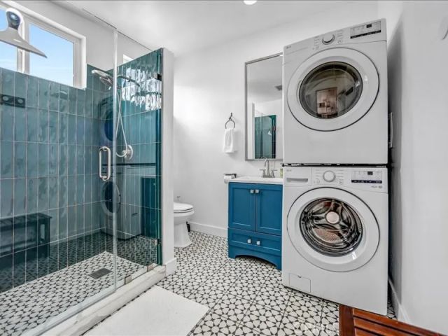 5512 Willowcrest, North Hollywood, CA 91601