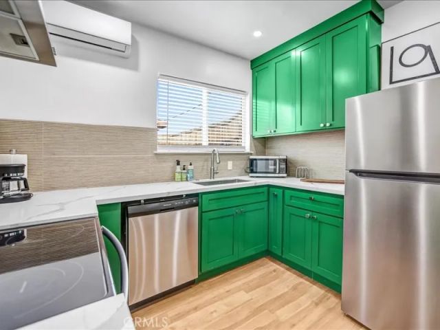 5512 Willowcrest, North Hollywood, CA 91601