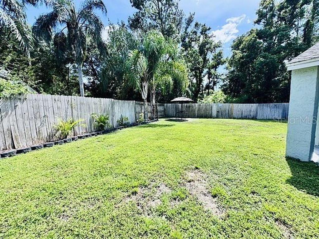 Image 25 of property listing at 16004 GRASS LAKE DRIVE, Tampa, FL 33618