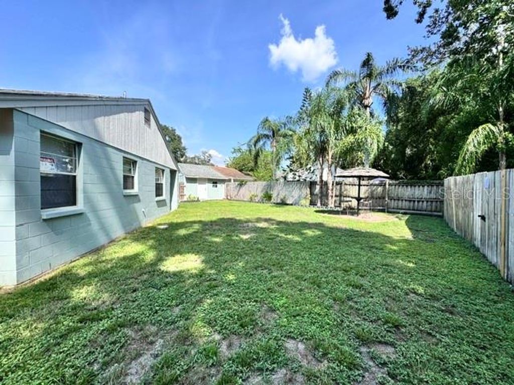 Image 26 of property listing at 16004 GRASS LAKE DRIVE, Tampa, FL 33618