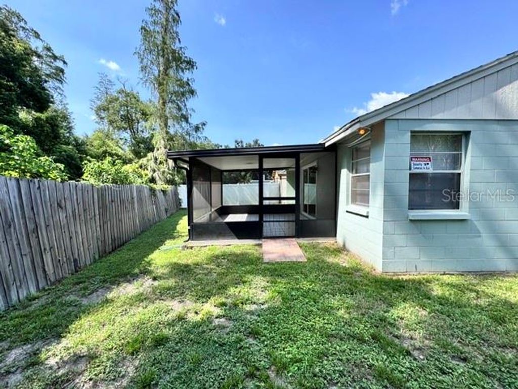 Image 28 of property listing at 16004 GRASS LAKE DRIVE, Tampa, FL 33618