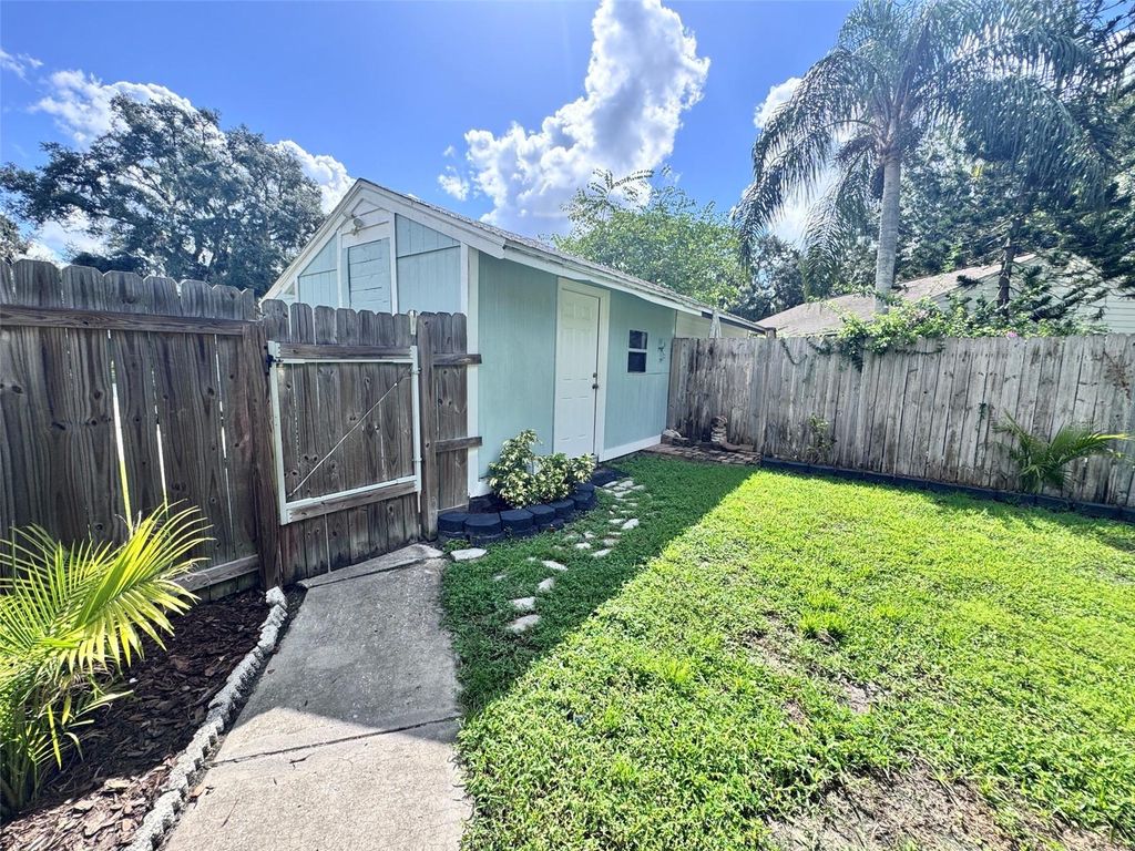 Image 32 of property listing at 16004 GRASS LAKE DRIVE, Tampa, FL 33618