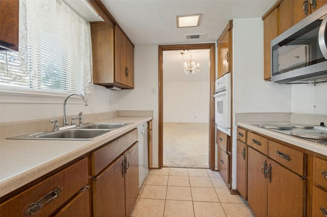1633 Hanging Cliff Drive, Dallas, TX 75224