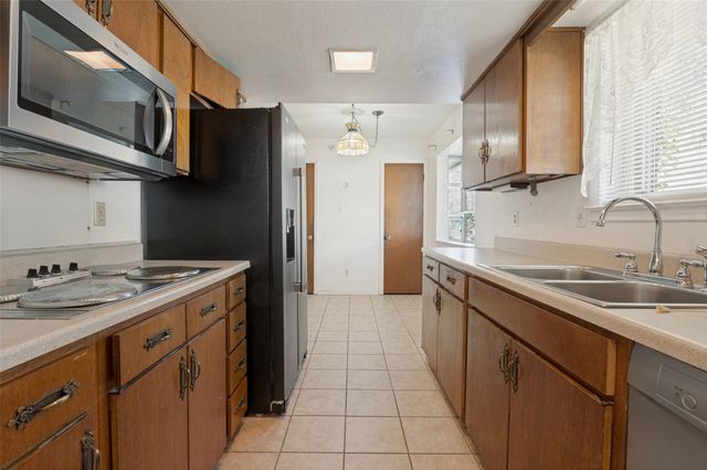 1633 Hanging Cliff Drive, Dallas, TX 75224