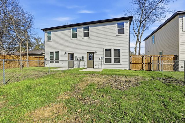 303 Eastland Street, Cleburne, TX 76031