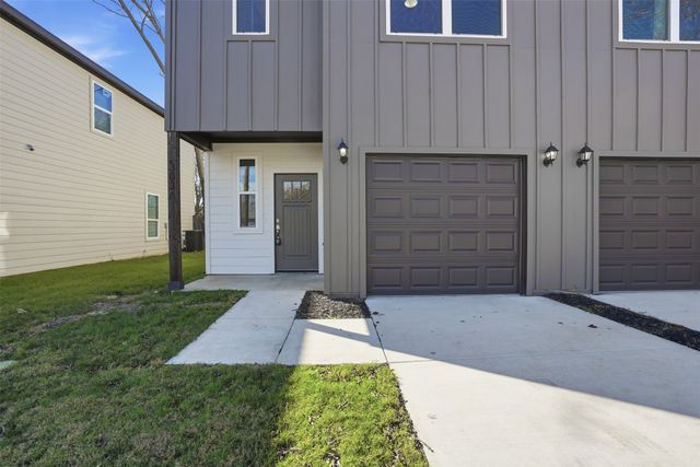 303 Eastland Street, Cleburne, TX 76031