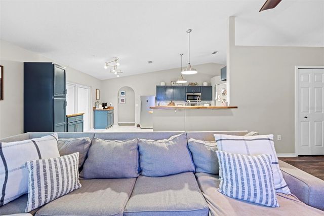 880 W RUM PLACE, Dunnellon, FL 34434