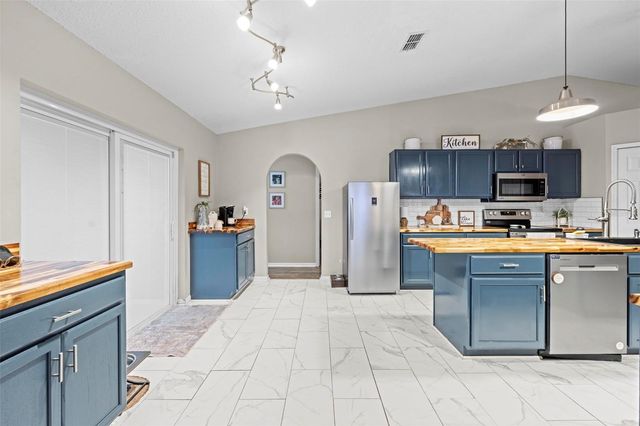 880 W RUM PLACE, Dunnellon, FL 34434