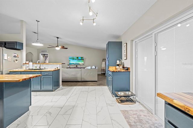 880 W RUM PLACE, Dunnellon, FL 34434