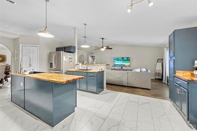 880 W RUM PLACE, Dunnellon, FL 34434