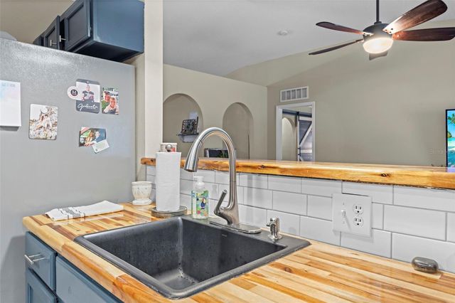 880 W RUM PLACE, Dunnellon, FL 34434