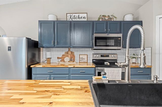 880 W RUM PLACE, Dunnellon, FL 34434