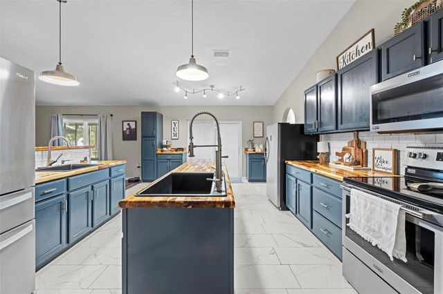 880 W RUM PLACE, Dunnellon, FL 34434