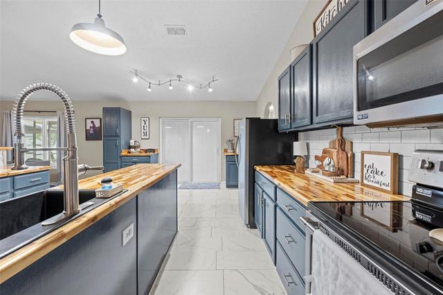 880 W RUM PLACE, Dunnellon, FL 34434