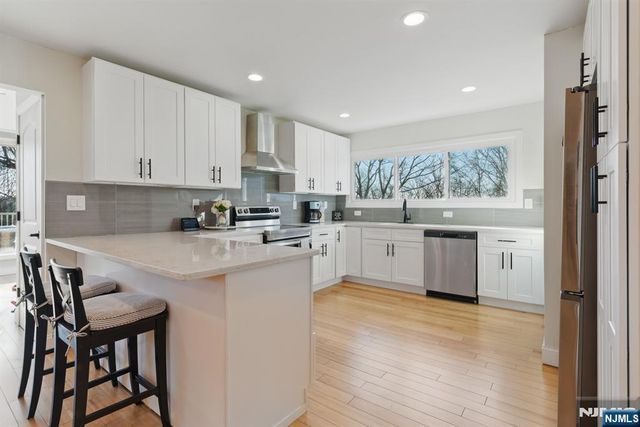 21 Skyview Road, Ringwood, NJ 07456