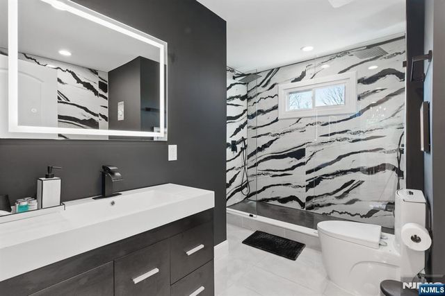 21 Skyview Road, Ringwood, NJ 07456