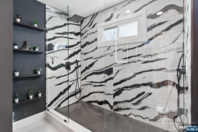 21 Skyview Road, Ringwood, NJ 07456