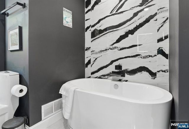 21 Skyview Road, Ringwood, NJ 07456