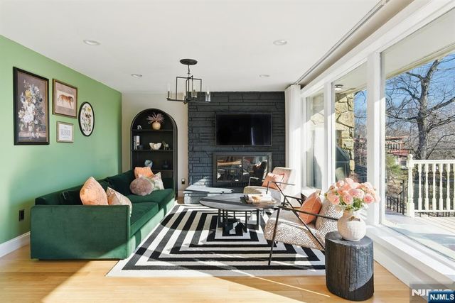 21 Skyview Road, Ringwood, NJ 07456