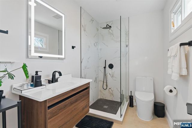 21 Skyview Road, Ringwood, NJ 07456